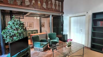 Apartment, 3 Bedrooms, City View | Interior