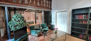 Apartment, 3 Bedrooms, City View | Interior