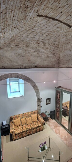 Apartment, 3 Bedrooms, City View | Living room