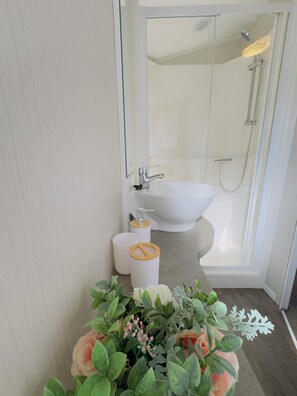 Toilet paper - Fabulous 3 Bedroom Static Caravan at Billing Aquadrome (Great Billing)