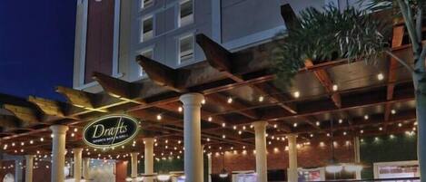 屋外ダイニングエリア