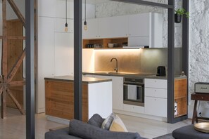 Fridge, oven, stovetop, dishwasher