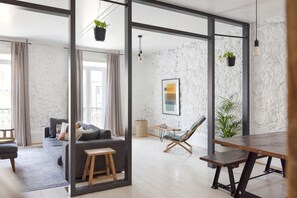 Living area - Architectural Gem in Bica II (Lisboa)
