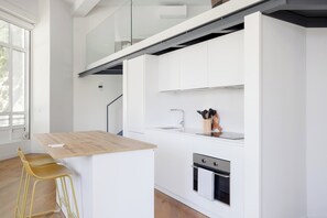 Fridge, oven, stovetop, dishwasher