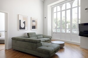 Living area - Architectural Gem in Alcântara (Lisboa)