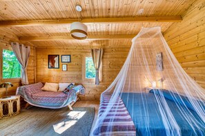 1 bedroom, bed sheets