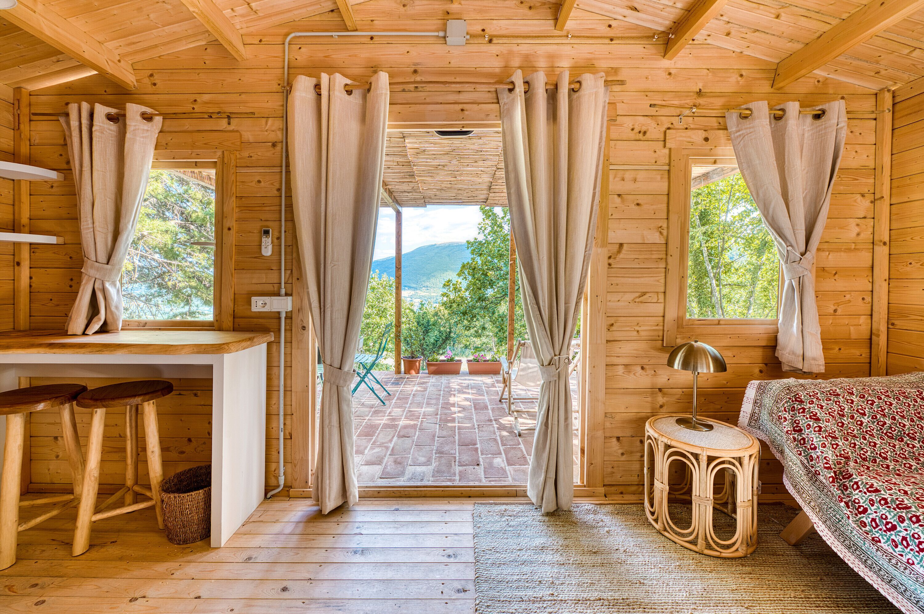 1 bedroom, bed sheets