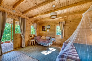 1 bedroom, bed sheets - The Little House in the Woods (Assisi)