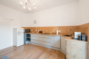 Microwave, oven, stovetop, dishwasher