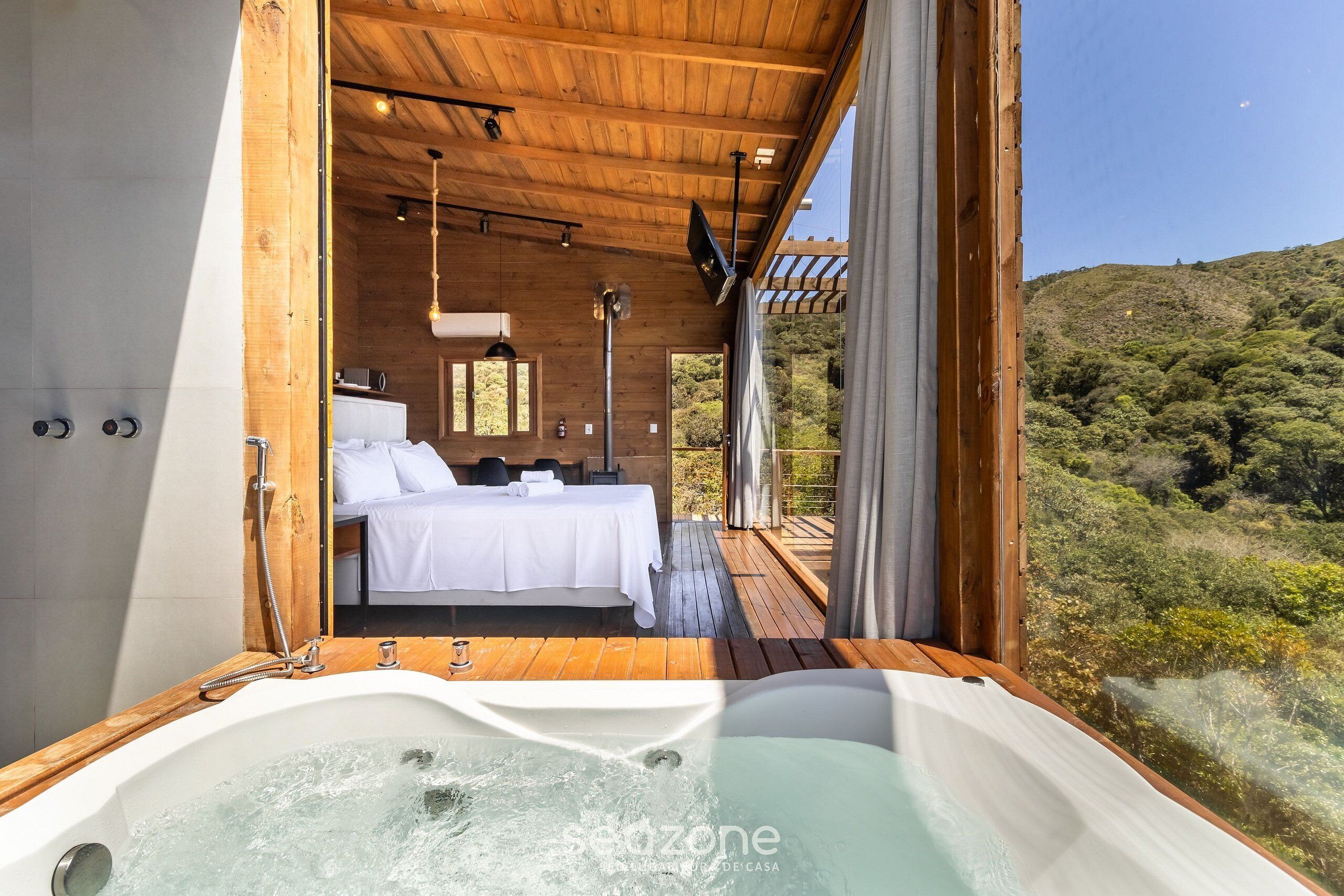 Basic Chalet | Outdoor spa tub