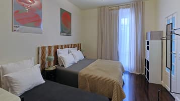 2 slaapkamers, een kluis op de kamer, een bureau