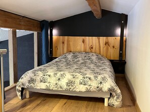 1 bedroom, WiFi, bed sheets