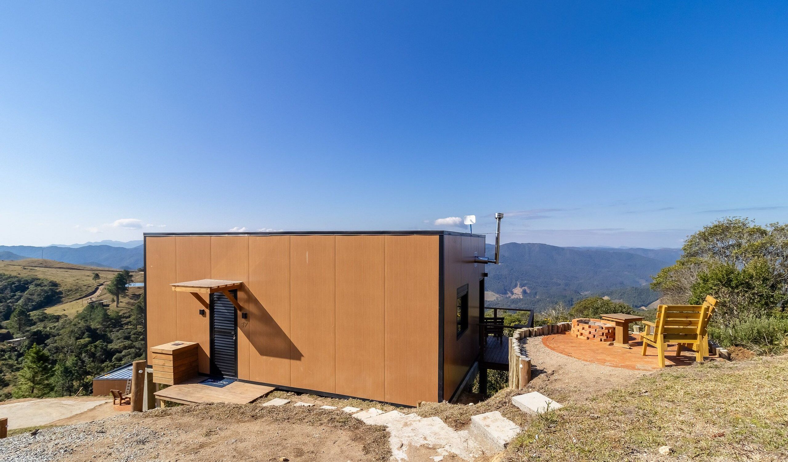 Basic Chalet | Outdoor dining