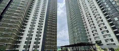 Departamento, 1 habitación, vista a la ciudad | Alberca | Alberca al aire libre