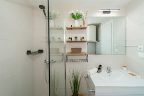 Shower, towels