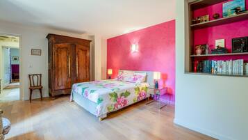 1 habitación, wifi y ropa de cama