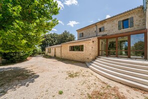 Exterior - 'Prune' Room with Shared Pool, Wi-Fi and Air Conditioning (Solérieux)