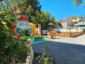 Children’s area - Mobile Home 'A - 1-6 Pers' with Shared Pool, Private Terrace and Shared Garden (Lavilledieu)