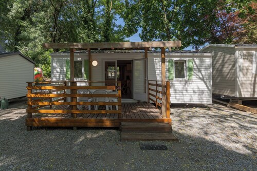 Mobile Home 'Mobil-home B - 1-6 Pers' with Shared Pool, Private Terrace and Shared Garden