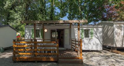 Mobil-home « Mobil-home B - 1-6 pers » avec piscine partagée, terrasse privée et jardin commun