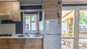 Kaffetrakter/tekoker, kjøleskap, mikrobølgeovn og kokeplater