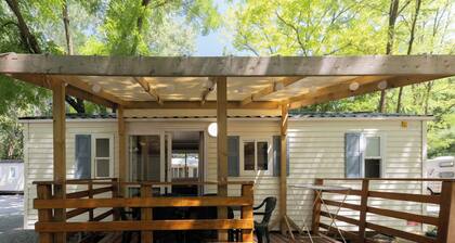 Mobil-home 'G - 1-6 pers' avec piscine commune, terrasse privée et jardin partagé
