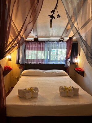 WiFi, bed sheets