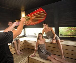 Couples treatment room(s), sauna, hot tub, steam room - Bronsbergen Hotel & Wellness (Zutphen)