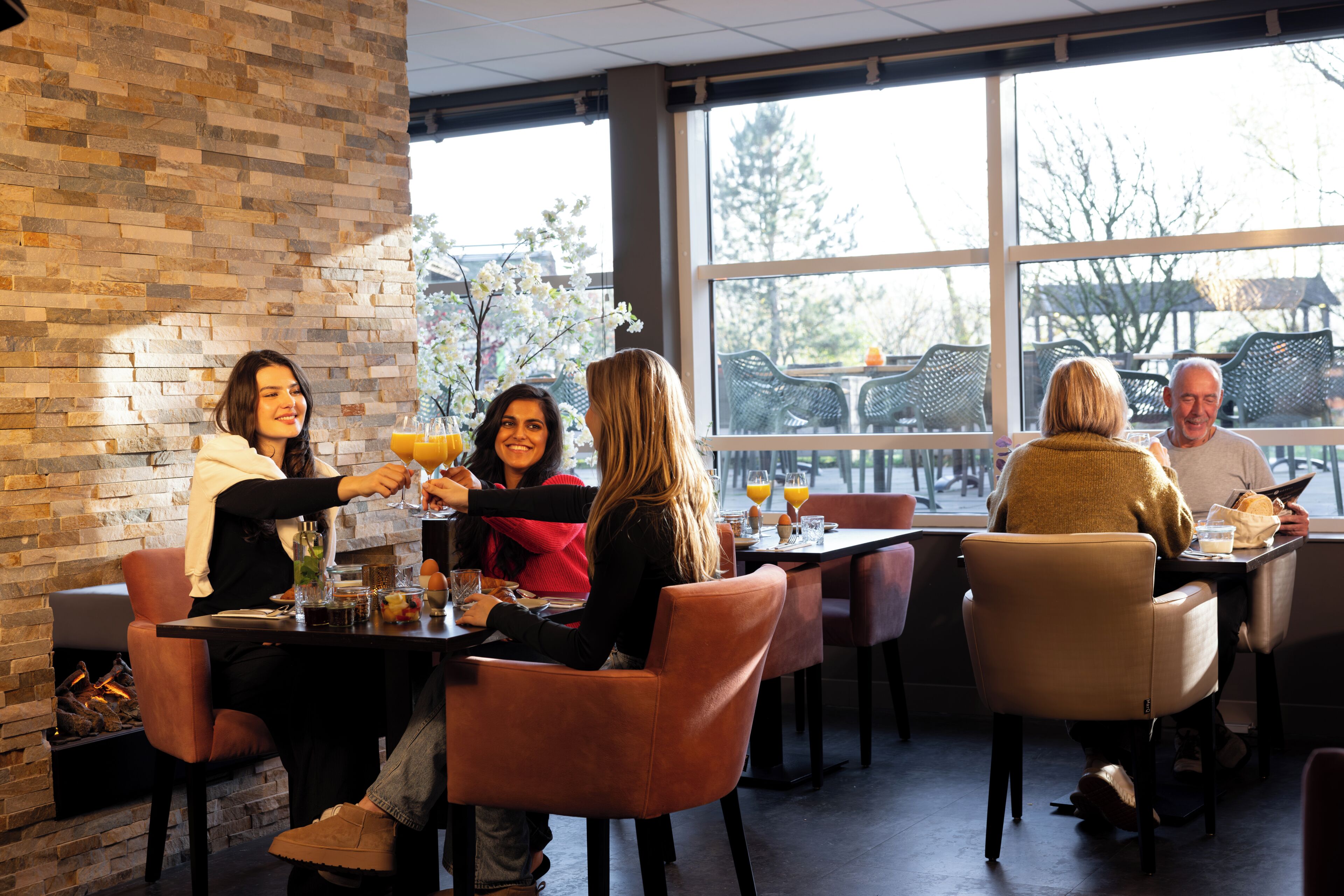 Dagelijks uitgebreid ontbijt (EUR 25 per persoon)