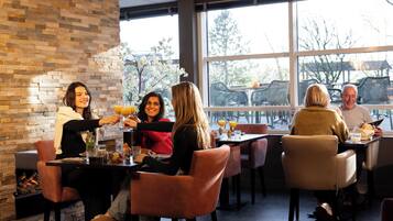 Dagelijks uitgebreid ontbijt (EUR 25 per persoon)