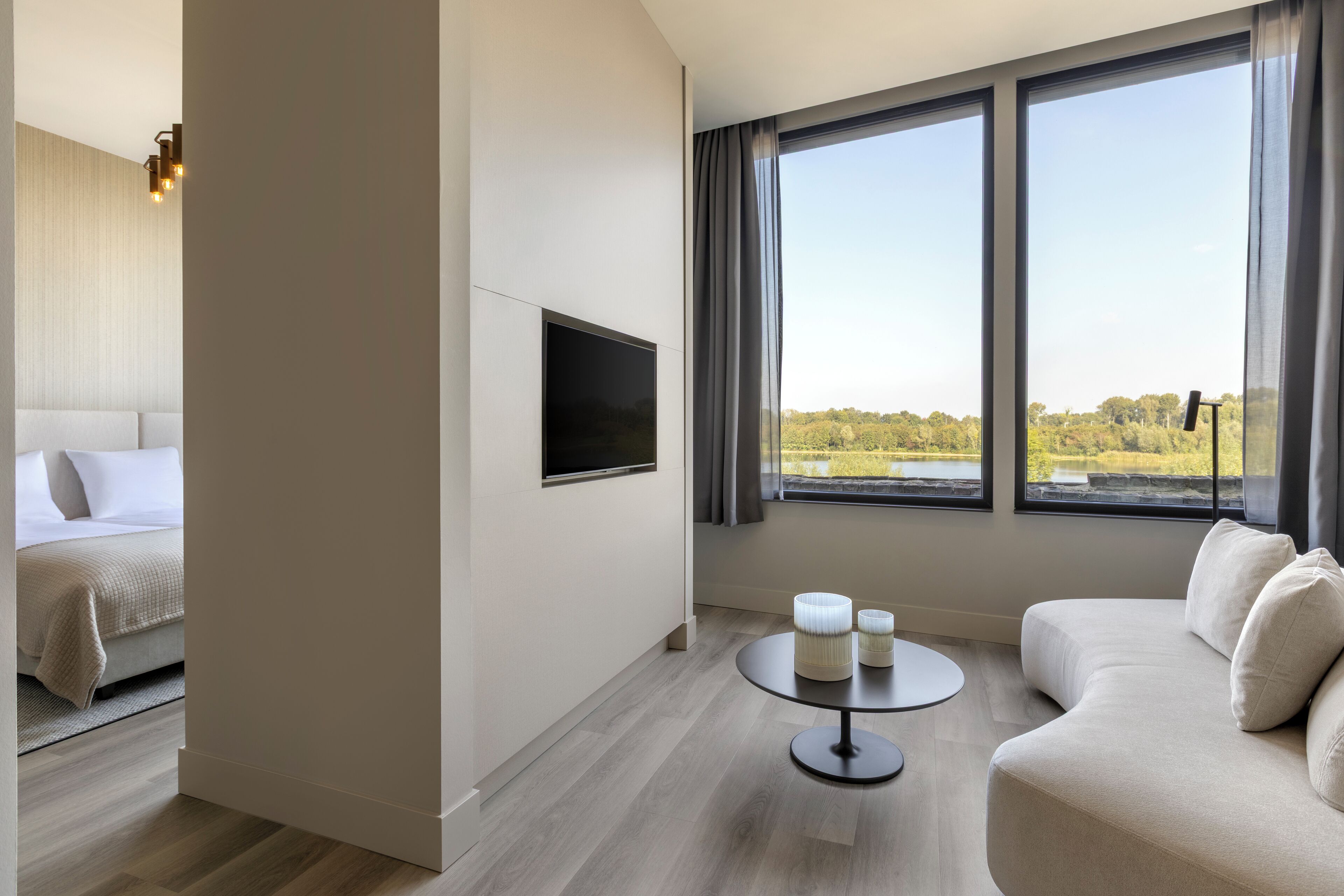 ラグジュアリー スイート レイクビュー | 低反発ベッド、ミニバーのアイテム (無料)、セーフティボックス (室内)、デスク