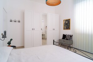 2 chambres, fer et planche à repasser, Wi-Fi, draps fournis