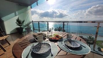 Apartamento superior, vistas al mar | Terraza o patio