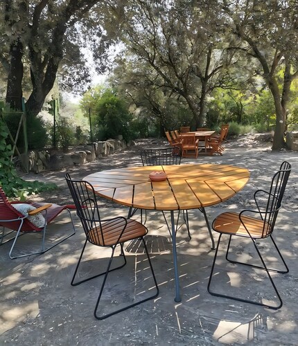 Gîte 'Gite De La Colline - 3 Pers' avec piscine partagée, Wi-Fi et climatisation