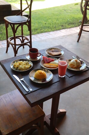 Free daily full breakfast  - Pousada Amoreira  (Barra Grande Cajueiro da Praia)
