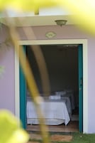 Quarto triplo standard, vista para o jardim