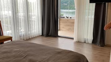 Standard Room, 1 Double Bed, Mountain View | Desk, free WiFi