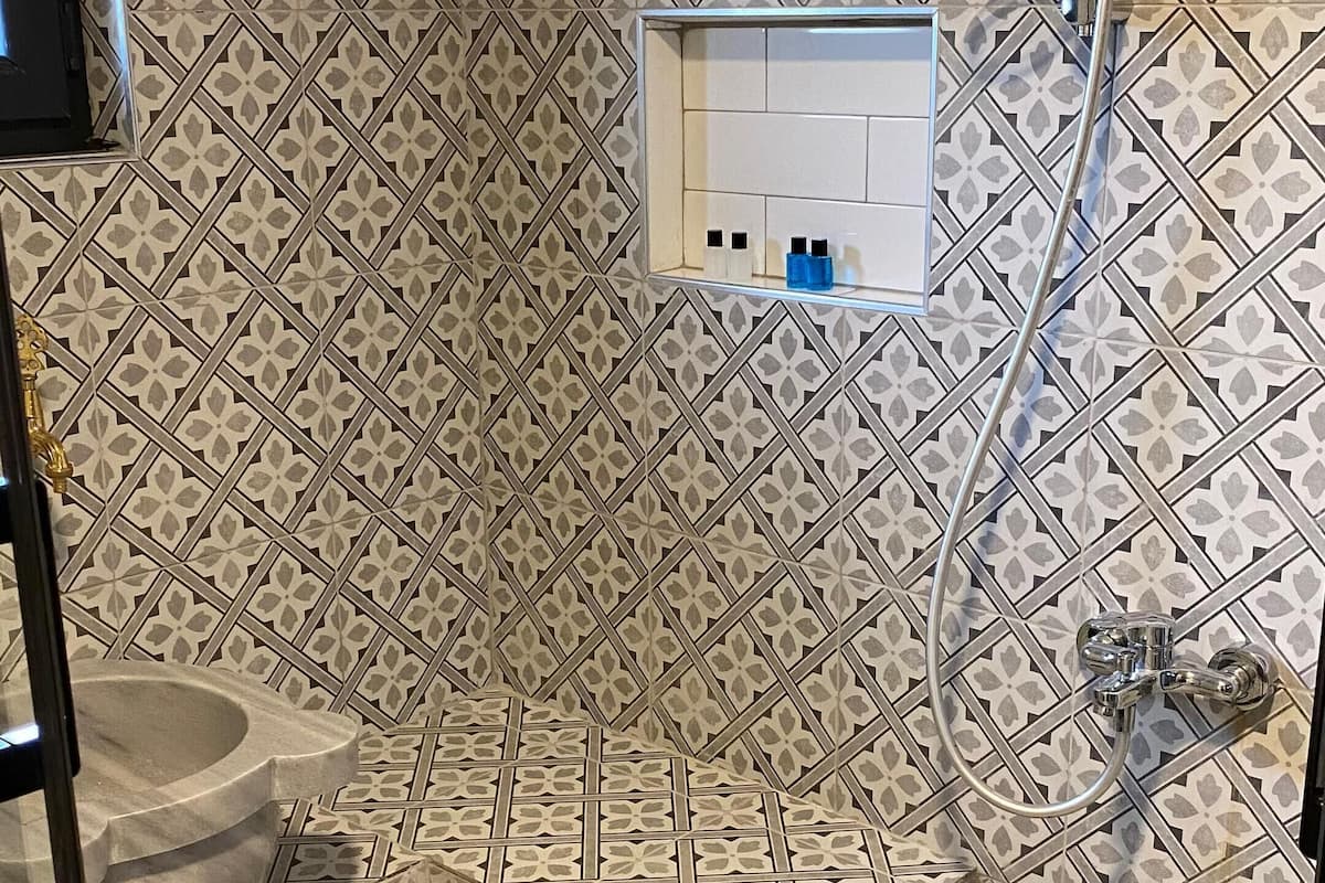 Deluxe Suite | Bathroom