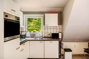 Frigorífic, microones, forn i placa de cuina 