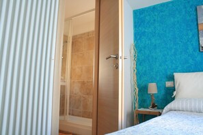 1 chambre, fer et planche à repasser, lit parapluie, Wi-Fi gratuit