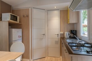 Refrigerador, microondas, horno, placa de cocina