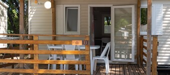 Mobile Home 'A - 1-4 Pers' with Shared Pool, Private Terrace and Shared Garden