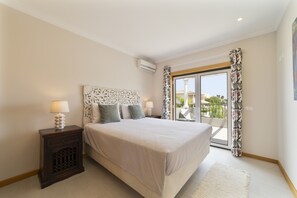 3 bedrooms, in-room safe, iron/ironing board, free WiFi