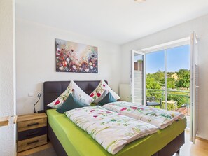 3 bedrooms, in-room safe, free WiFi, bed sheets