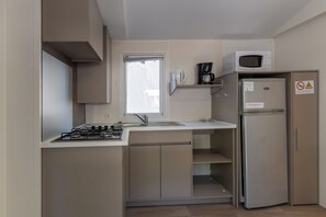 Microwave, oven, stovetop, coffee/tea maker