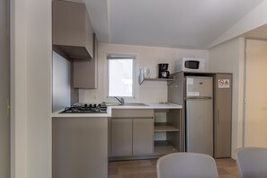 Microwave, oven, stovetop, coffee/tea maker