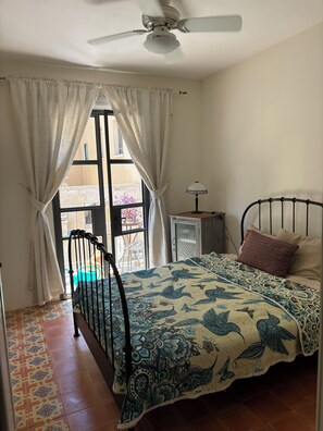 3 slaapkamers, een strijkplank/strijkijzer, wifi, beddengoed