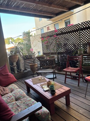Terrace/patio - 3-bed Triplex in fabulous Jaffa-TelAviv. Blocks from the sea, market & old city (Tel Aviv-Yafo)