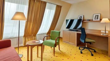Family Quadruple Room, 1 Bedroom | Down duvets, minibar, in-room safe, desk