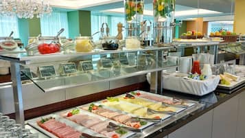 Esmorzar diari d'estil bufet (15 EUR per persona)
